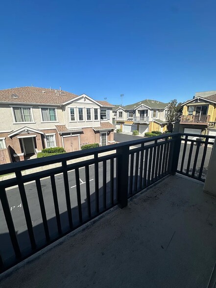 Balcony - 5467 Mandarin Cv