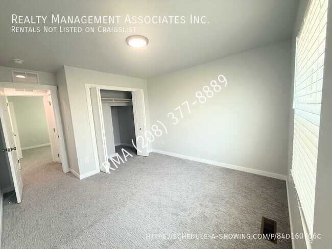 Building Photo - 3781 W La Brea Dr