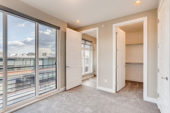Building Photo - Sunnyside 3 Bedroom Townhomes for Rent