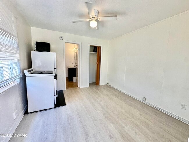 Building Photo - 3226 S Atlantic Ave