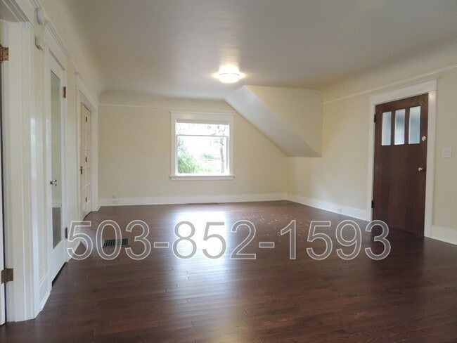 Building Photo - 122 SE 60th Ave