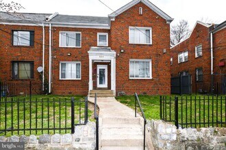 Building Photo - 554 Newcomb St SE