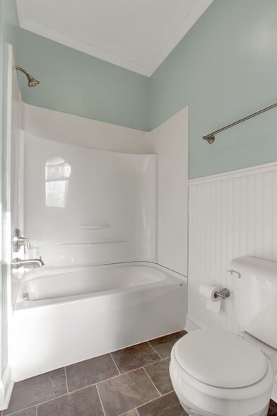 Bathroom - 804 Oak Hill Ave