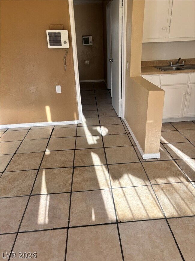 Building Photo - 1118 Laurel Ave