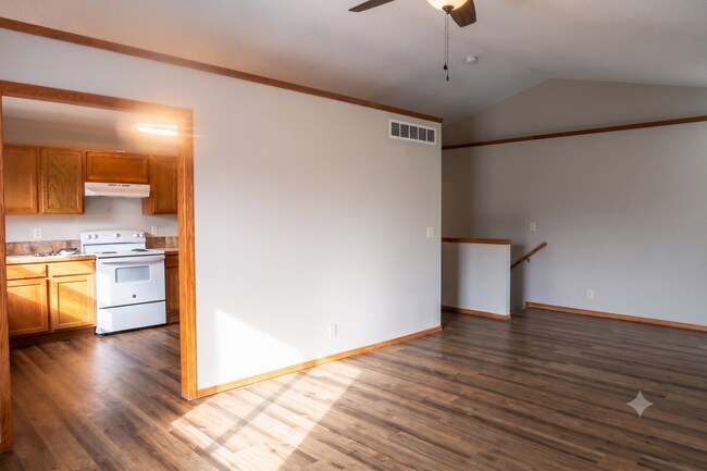 Building Photo - Beautiful and Spacious 4 Bedroom