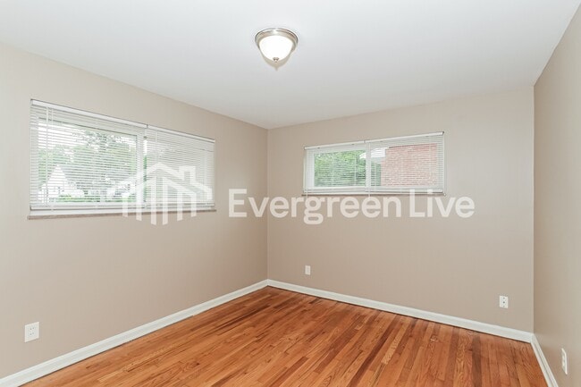 Building Photo - 154 Riddle Rd