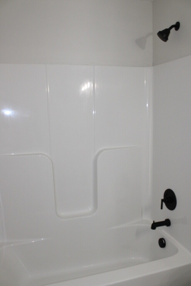 Building Photo - 3bed 1 bath in Independence - Newer Build