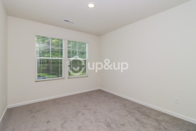 Building Photo - Fantastic 3bd/3ba home! Let yourself in!