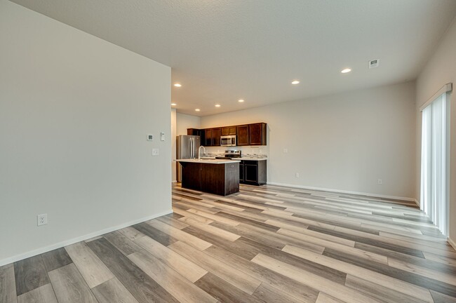 Building Photo - Beautiful Three Bedroom in Taverner Ridge!