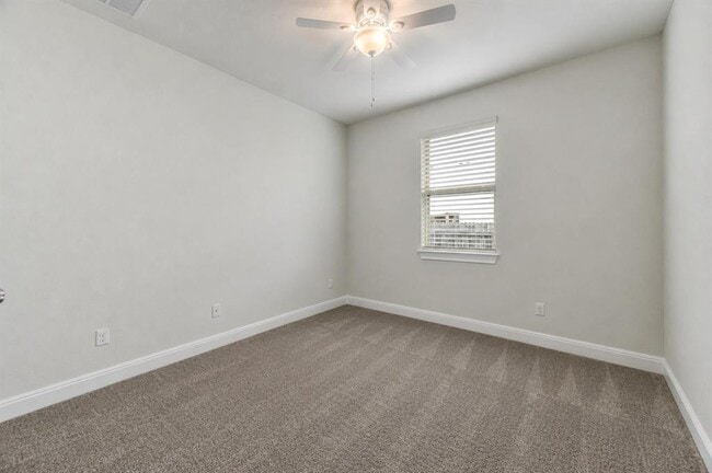 Building Photo - 5725 Viejo Dr