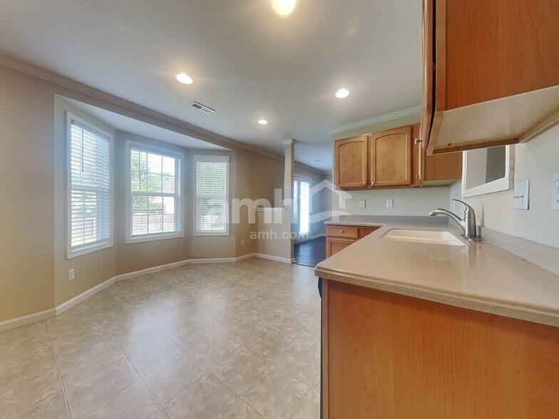 Building Photo - 6560 Gentlewinds Dr