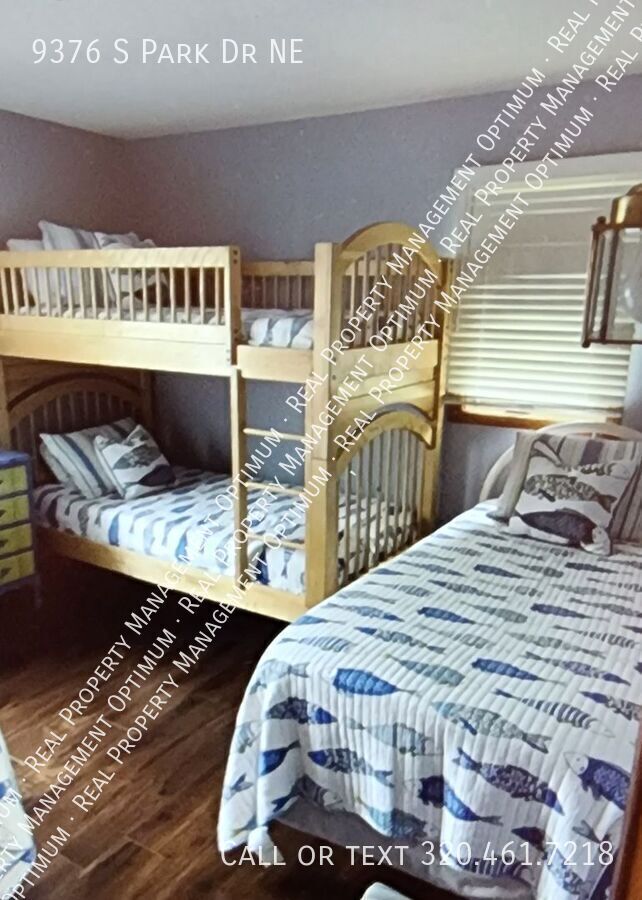 Building Photo - 9376 S Park Dr NE