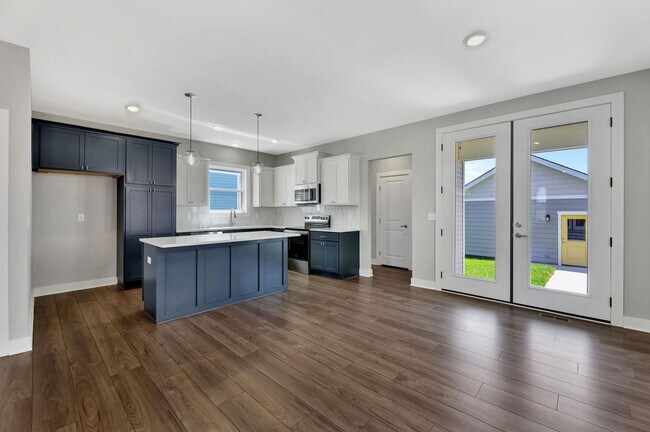 Building Photo - Victorian Charm Meets Modern Living in Mai...