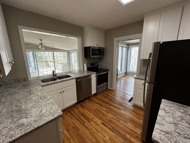 Building Photo - 101 E Lewis Rd