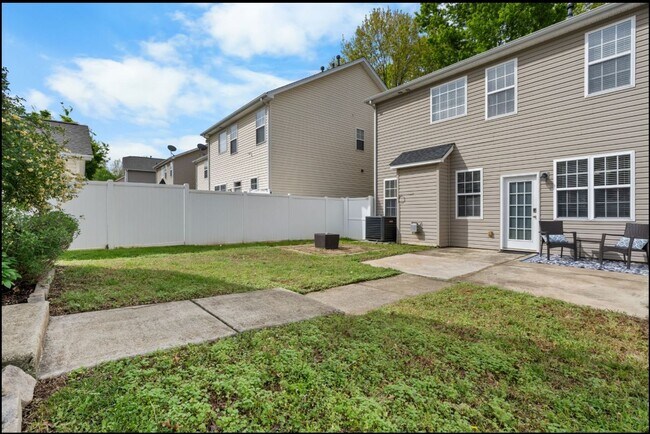 Building Photo - Fenced Yard in Cornelius with Detached Garage