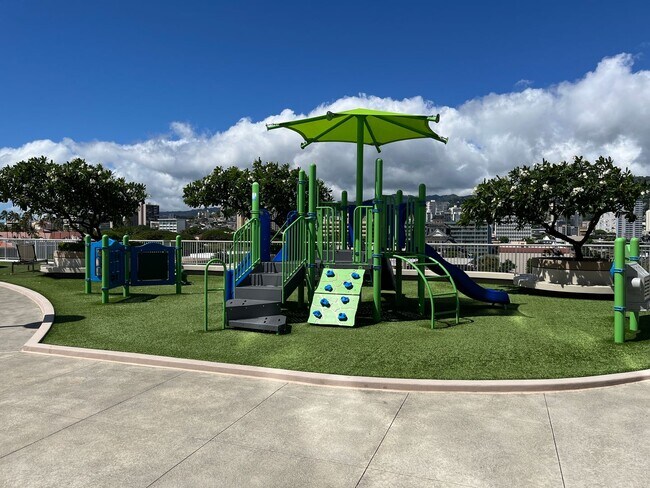 Building Photo - Moana Pacific (Honolulu/Ala Moana) 2 bedroom + den with central AC and 2 covered parking