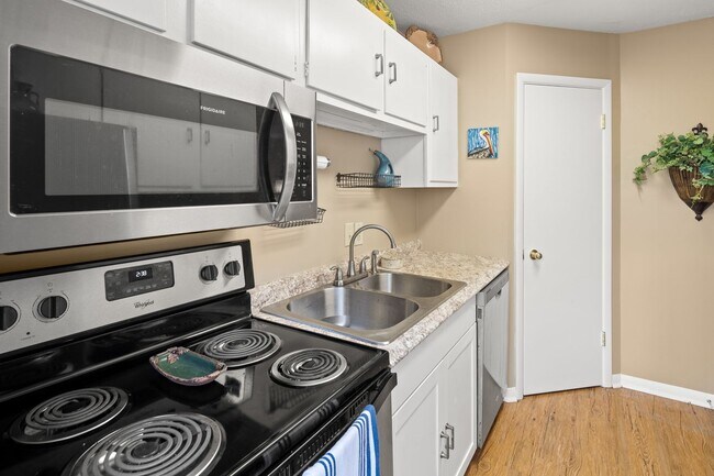 Building Photo - 15 Wildwood Ave