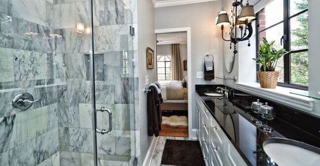 Building Photo - 600 Hermitage Ct