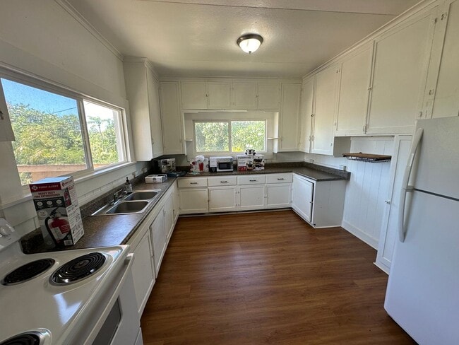 Building Photo - Furnished 4 Bedroom Paia