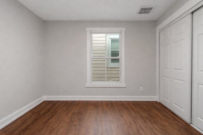 Building Photo - 1213 E 12th Ave