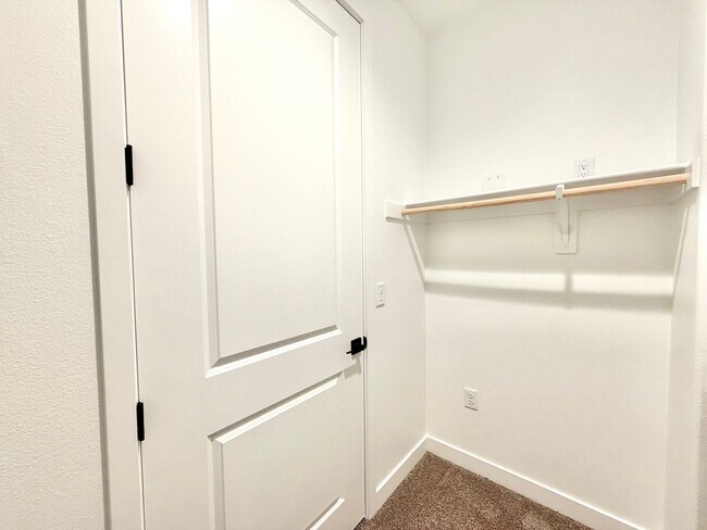 Building Photo - Turnkey Riverwalk Village 4 Bedroom Home with INCLUDED Solar, Upgrades & Prime Location