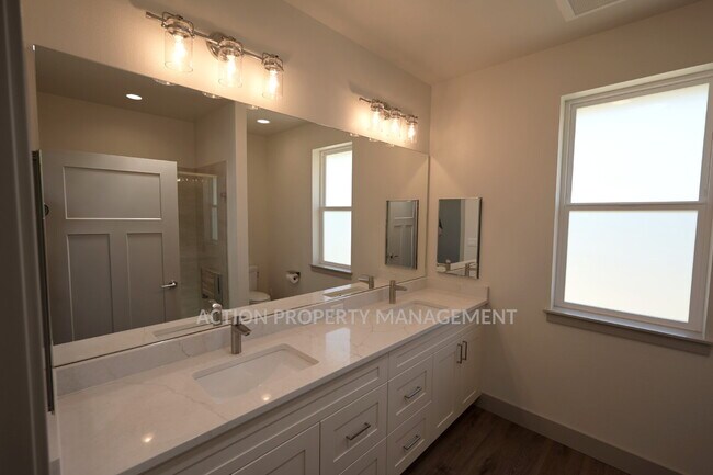 Building Photo - Beautiful no-step entry 3 bed 2 bath home in Sequim