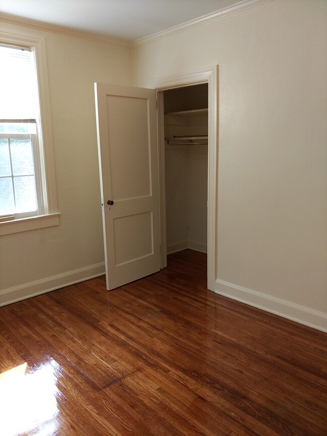 Building Photo - 220 E Montgomery St