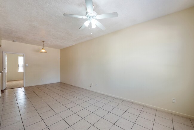 Building Photo - 6827 Dumble St