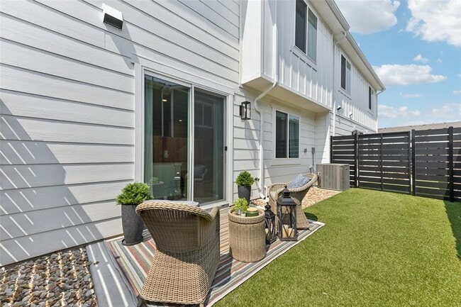 Building Photo - 7603 Strong Bow Ct