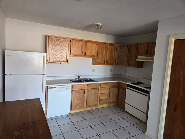 Building Photo - 2433 E 21st St