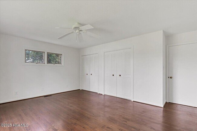 Building Photo - 60 Pine Lake Dr