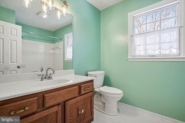 Building Photo - 4623 University Dr