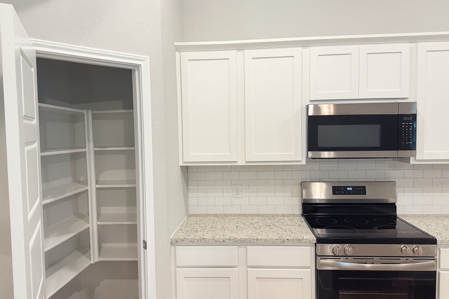 Building Photo - 463 Nespral Dr