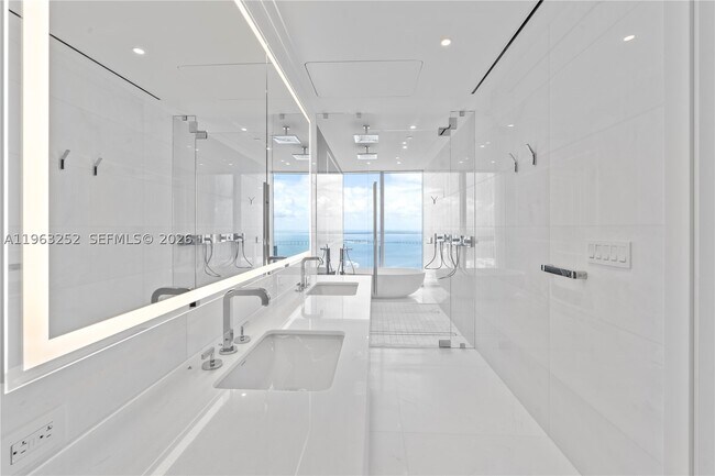 Building Photo - 300 Biscayne Blvd