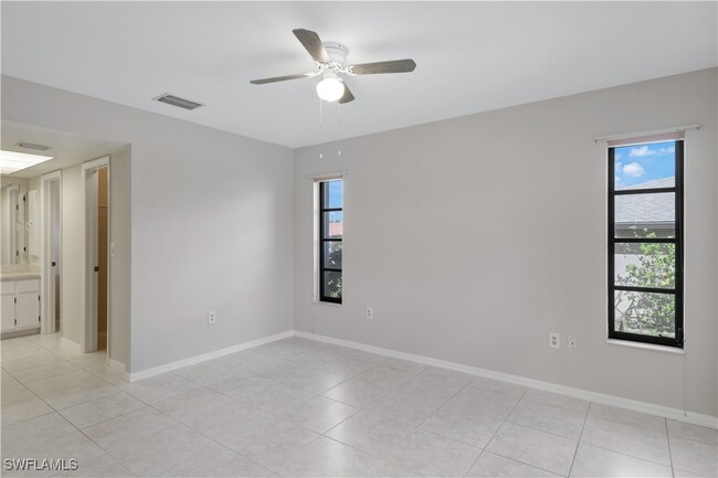 Building Photo - 33 SE 12th Ct