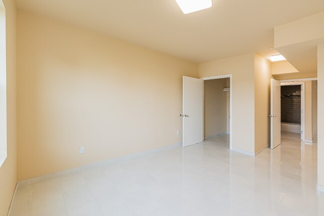 Building Photo - 317 Lester Ave