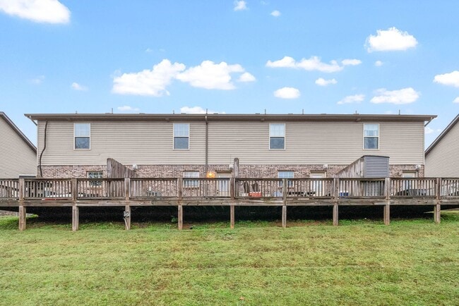 Building Photo - Pet Friendly Two Bedroom!