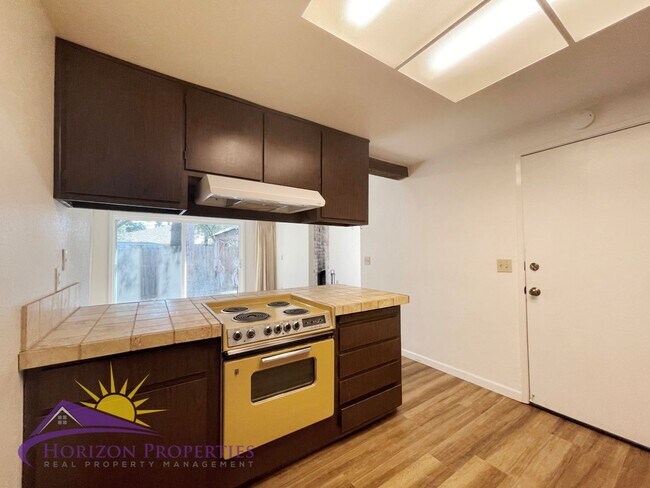 Building Photo - 5230-5232 Arbardee Dr