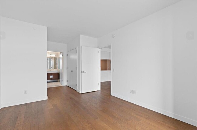 Building Photo - 99 Hudson St