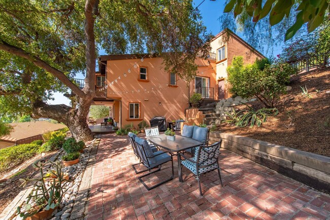 Building Photo - 5734 Fairview Pl