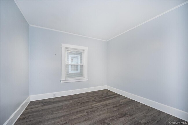 Building Photo - 5 Orchard Pl