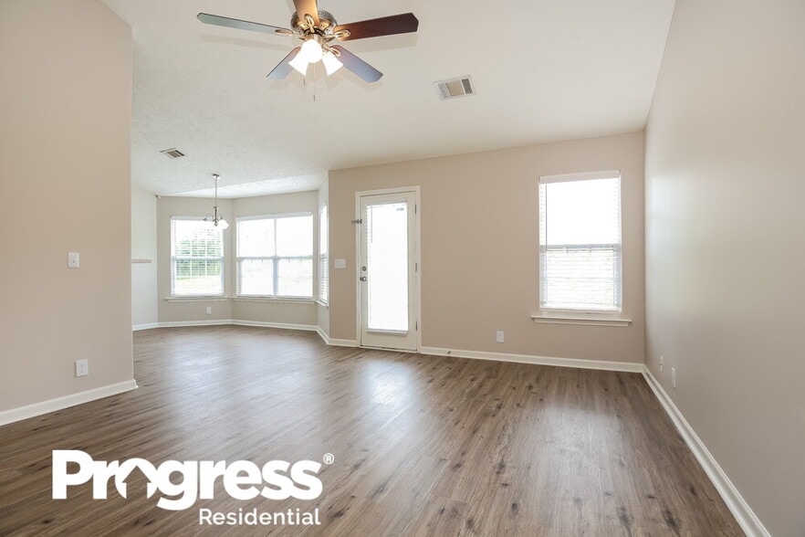 Building Photo - 106 Lyndhurst Dr