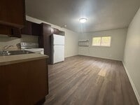 Building Photo - Renovated 1 Bed, 1 Bath Apartment at the Brookside Apartments!