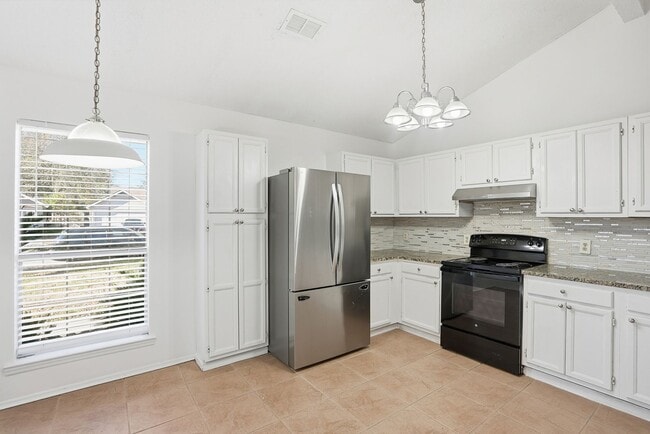 Building Photo - Ranch Style Home in Southside Savannah