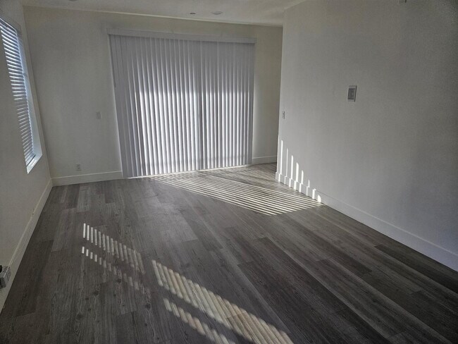 Building Photo - 283 S Roosevelt St