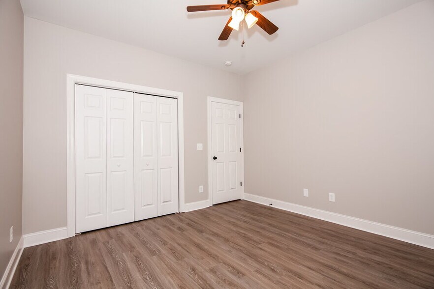 Building Photo - 165 Spring Cir