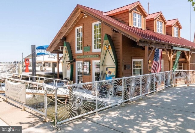 Building Photo - 420 Cook St