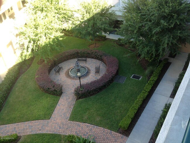 Building Photo - 1661 Riverside Ave