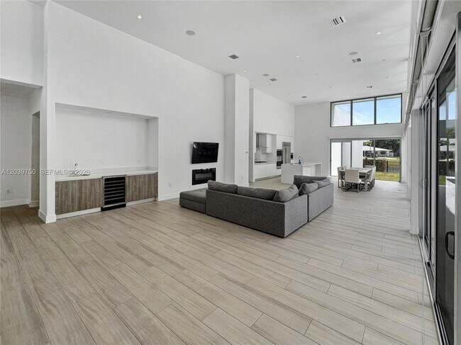 Building Photo - 16582 Botaniko Dr S