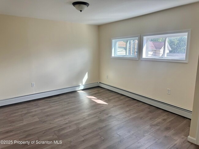 Building Photo - 154 S Sumner Ave